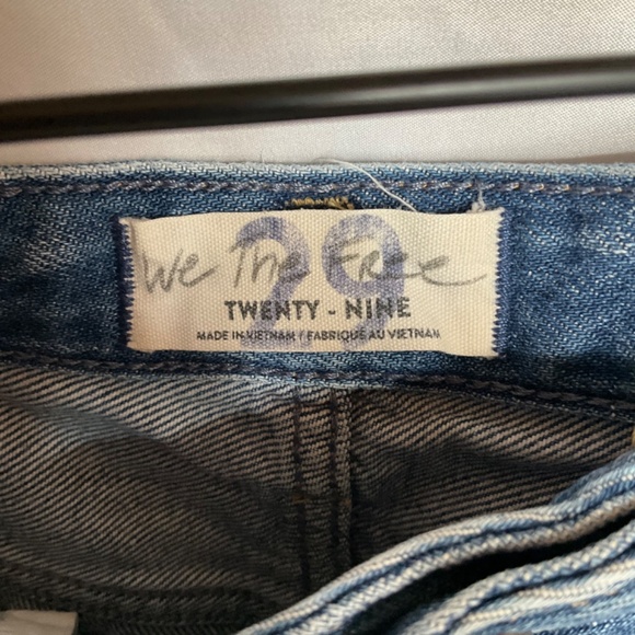 5 items for 30$ Free People Romeo Rolled Up Denim Shorts - Picture 4 of 5